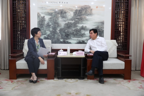 王宏志会见王小云院士一行